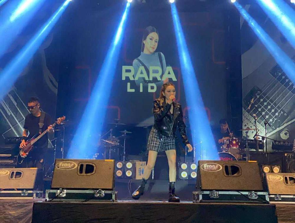 Jadwal Padat, 10 Foto Lady Rara Konser di Lampung, Bengkulu, dan Jambi