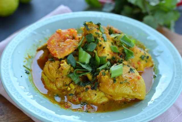Resep Ayam Kemangi Bumbu Kuning, Menu Rumahan yang Jadi Rebutan