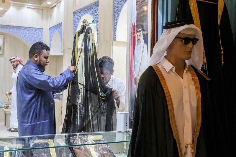 Toko Al-Salem yang membuat jubah hitam yang dikenakan Lionel Messi. (thenationalnews.com)