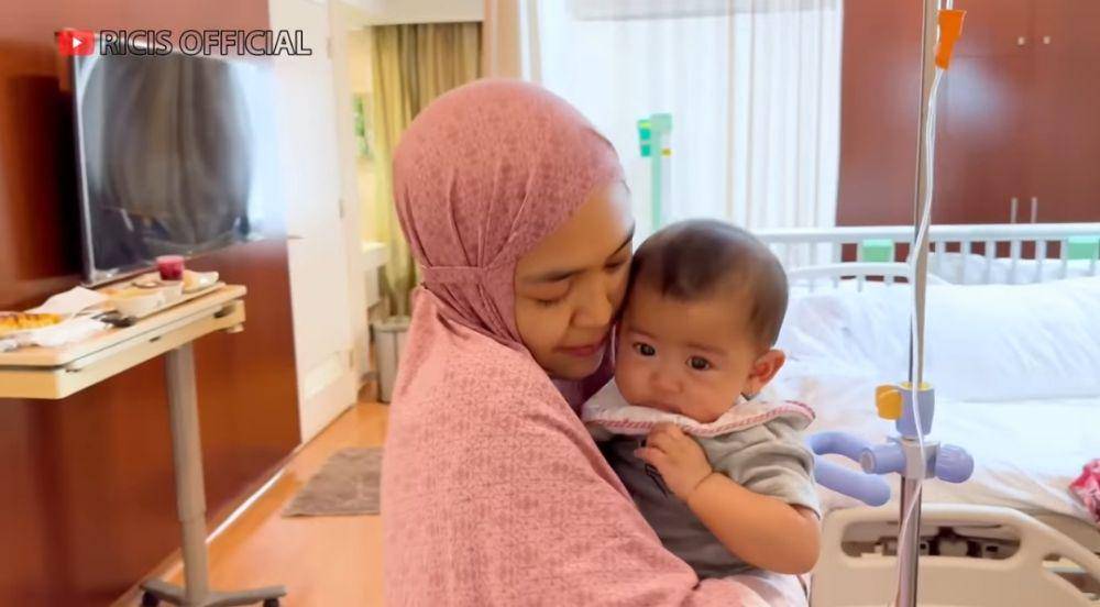 Baby Moana di rumah sakit (youtube.com/Ricis Official)