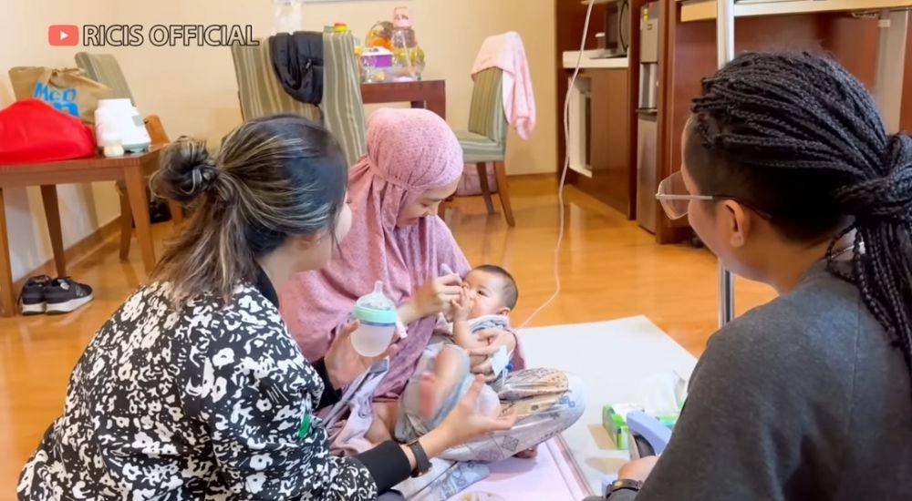 Baby Moana di rumah sakit (youtube.com/Ricis Official)