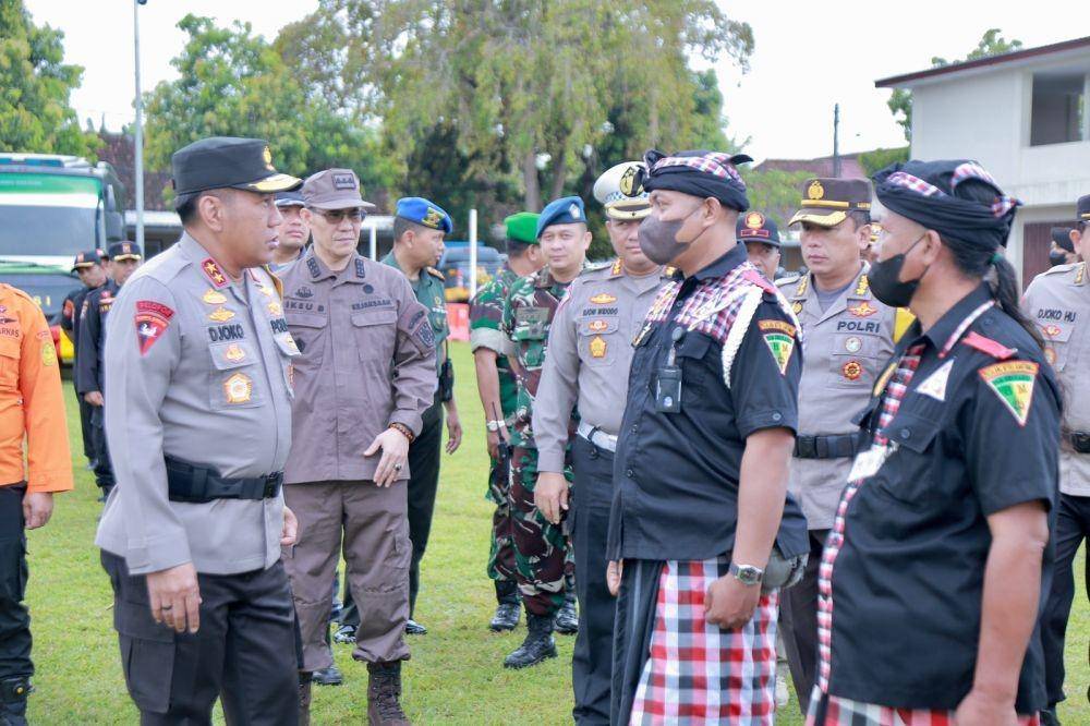 Apel gelar pasukan Operasi Lilin 2022 untuk pengamanan Nataru di NTB. (dok. Pold NTB)
