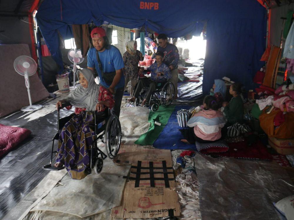 JQR Beri Kursi Roda untuk Penyandang Disabilitas Korban Gempa Cianjur