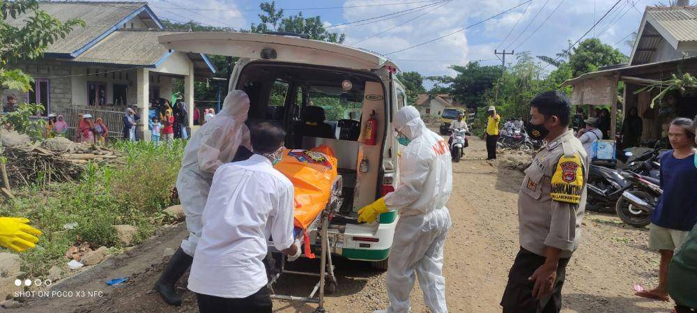 Jenazah korban dibawa ke RSUD dr. Soedjono Selong. (dok. Polres Lombok Timur)
