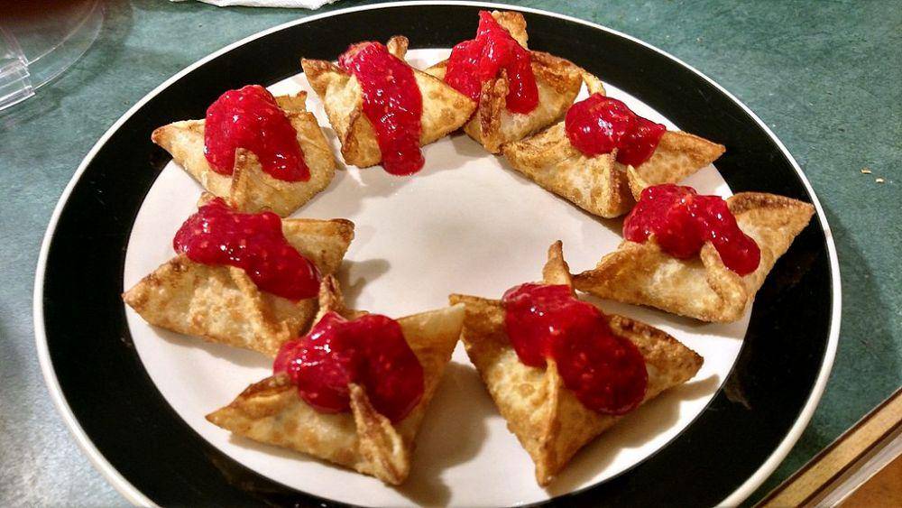 crab rangoon (commons.wikimedia.org/Robert Loescher)