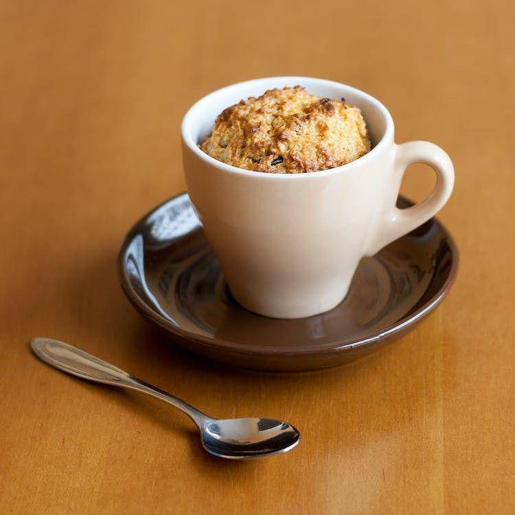 mug cake (pexels.com/Zdenek Rosenthaler)