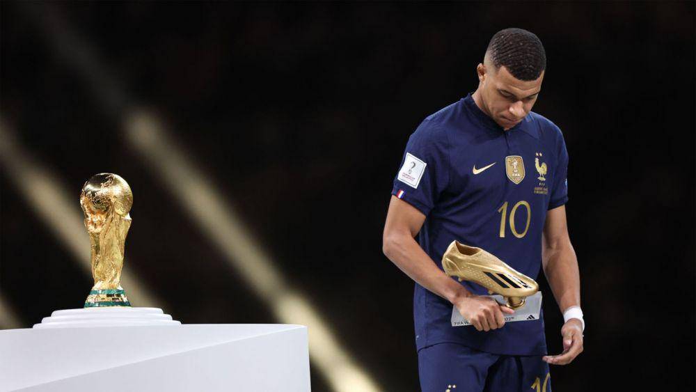 Kylian Mbappe bersama gelar Golden Boot Piala Dunia 2022. (twitter.com/kmbappe)