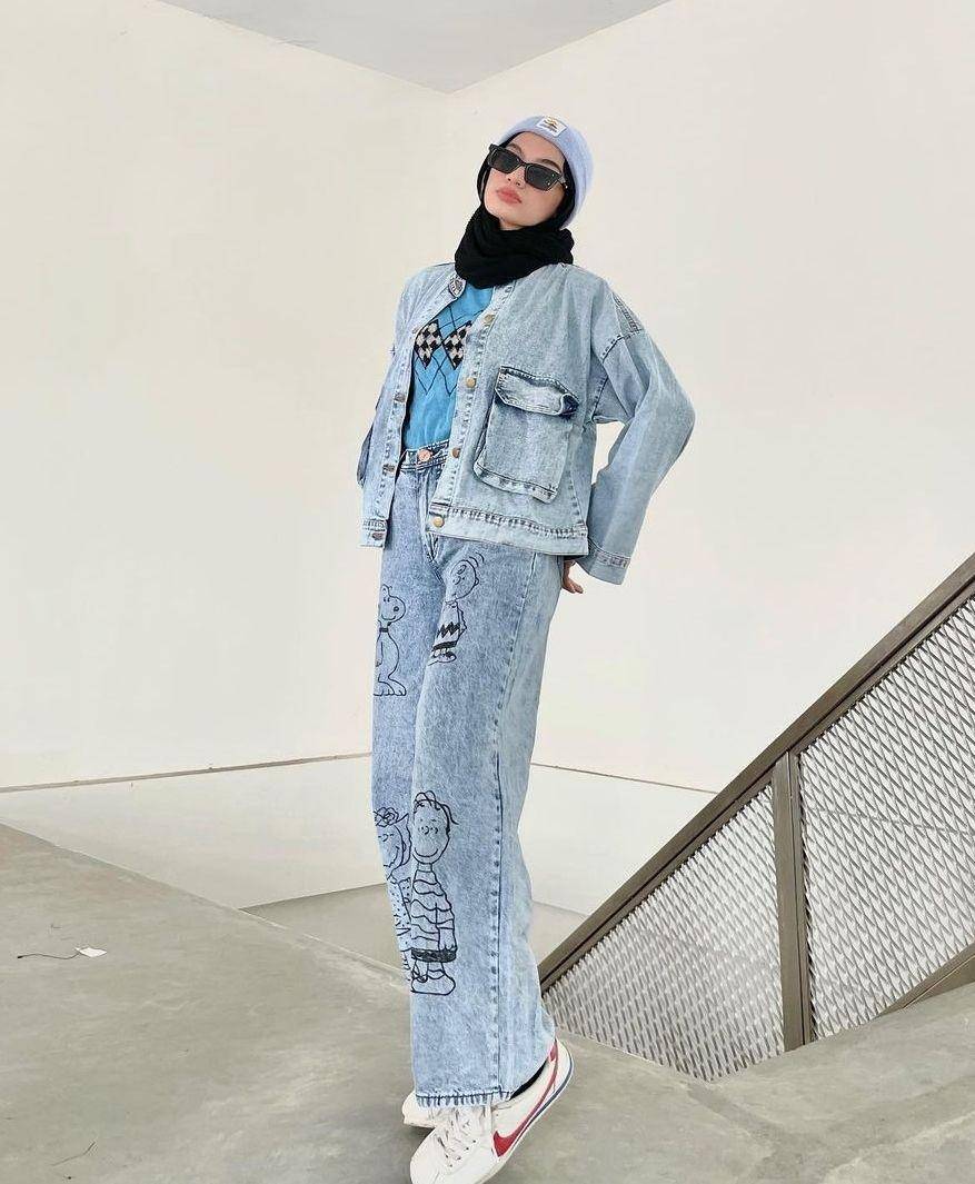 OOTD hijab denim (instagram.com/adiva.selsa)