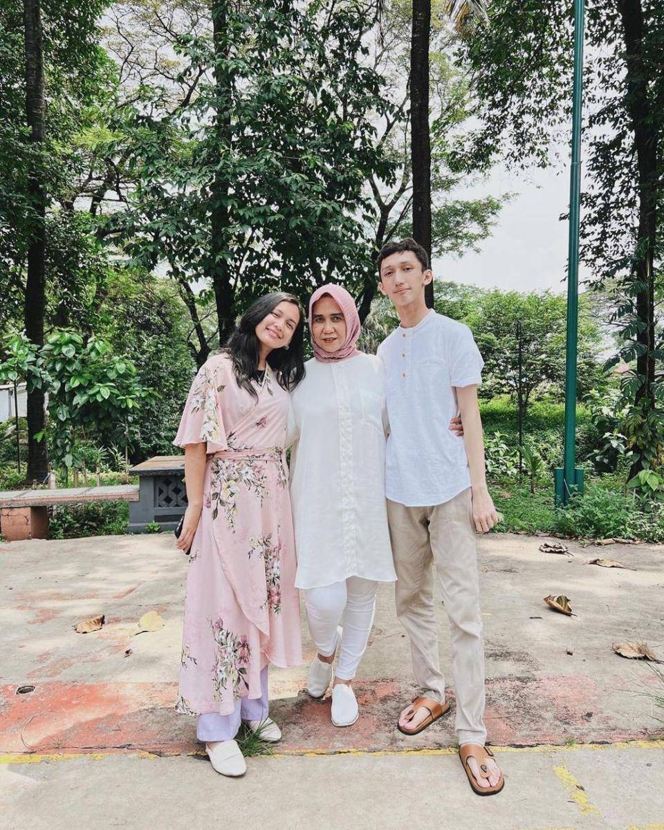 Dea Annisa (instagram.com/deaaannisa)
