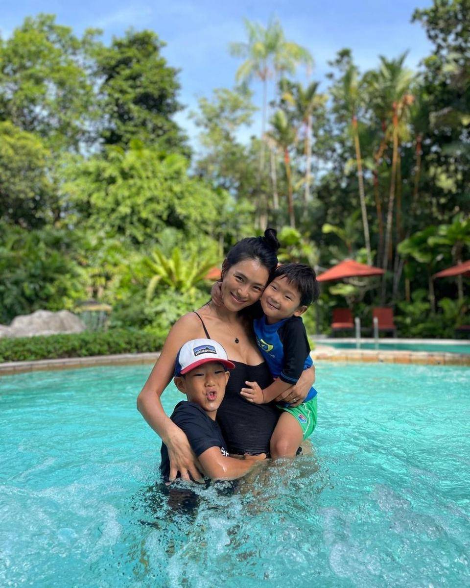 Kahi dan kedua anaknya (instagram.com/kahi_korea)