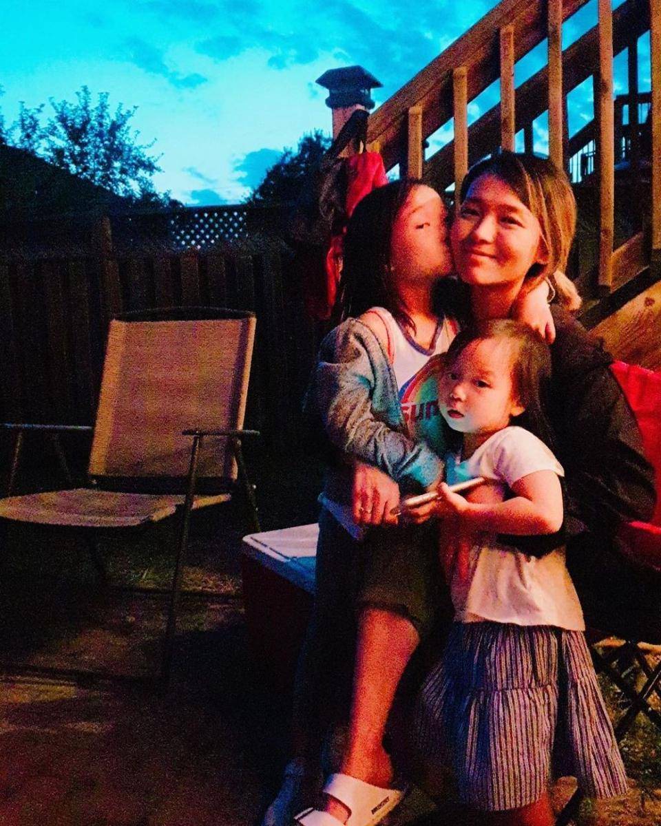 Sunye dan kedua anaknya (instagram.com/sunye.m)