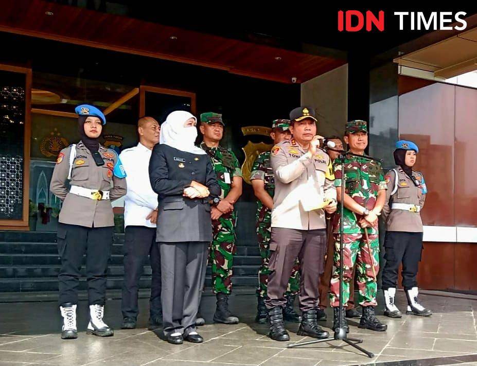 Gubernur Jatim, Khofifah Indar Parawansa saat di apel pasukan jelang Nataru di Mapolda Jatim. IDN Times/Ardiansyah Fajar.