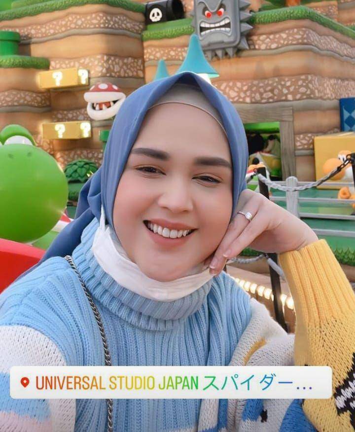 potret liburan keluarga Roger Danuarta (instagram.com/cutratumeyriska)