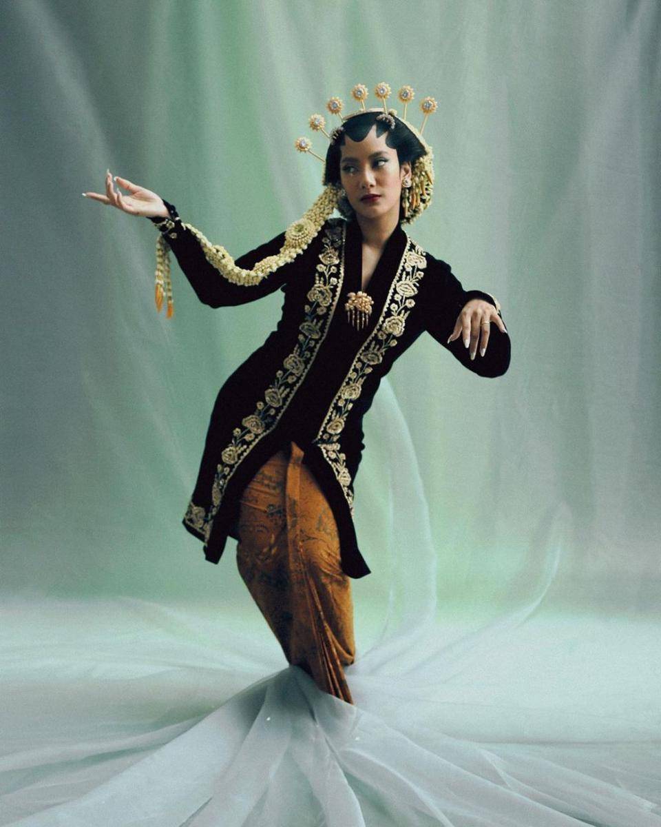 Inspirasi Kebaya Lamaran hingga Resepsi Rancangan Surya Abduh (instagram.com/suryaabduh)