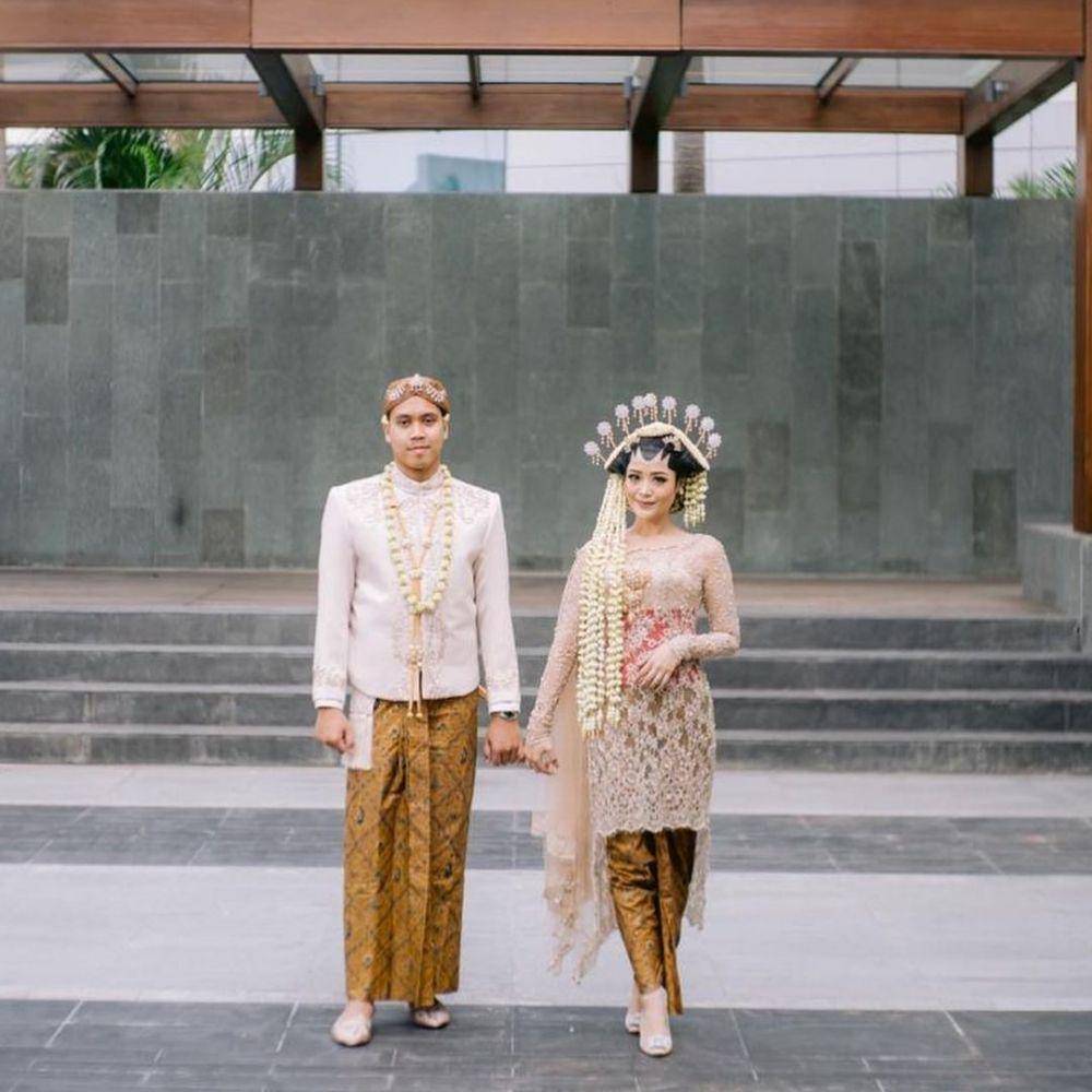 Inspirasi Kebaya Lamaran hingga Resepsi Rancangan Surya Abduh (instagram.com/suryaabduh)