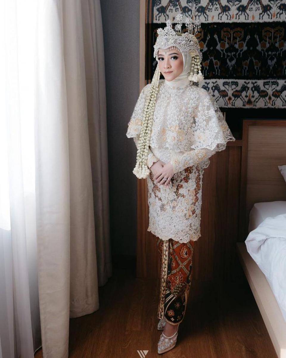 Inspirasi Kebaya Lamaran hingga Resepsi Rancangan Surya Abduh (instagram.com/suryaabduh)