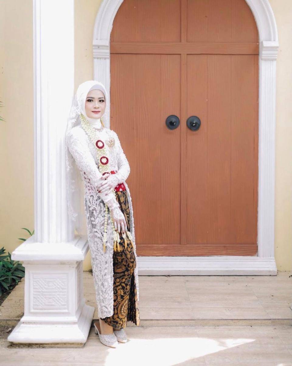 Inspirasi Kebaya Lamaran hingga Resepsi Rancangan Surya Abduh (instagram.com/suryaabduh)