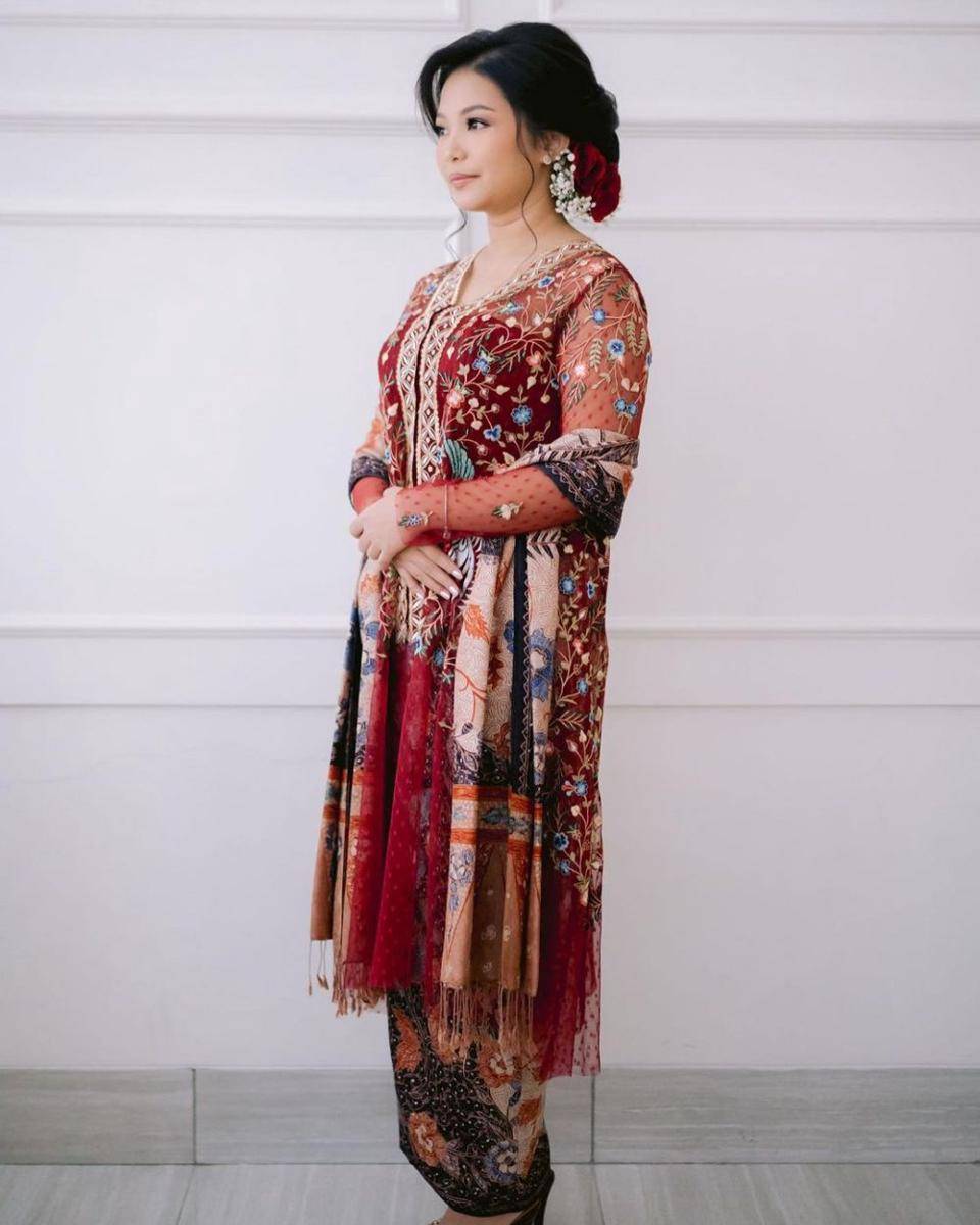 Inspirasi Kebaya Lamaran hingga Resepsi Rancangan Surya Abduh (instagram.com/suryaabduh)