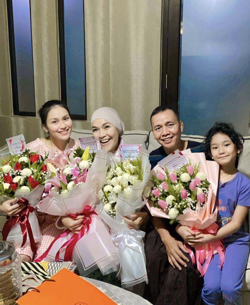 potret keluarga Ayu Tingting rayakan hari ibu (instagram.com/ayutingting92)