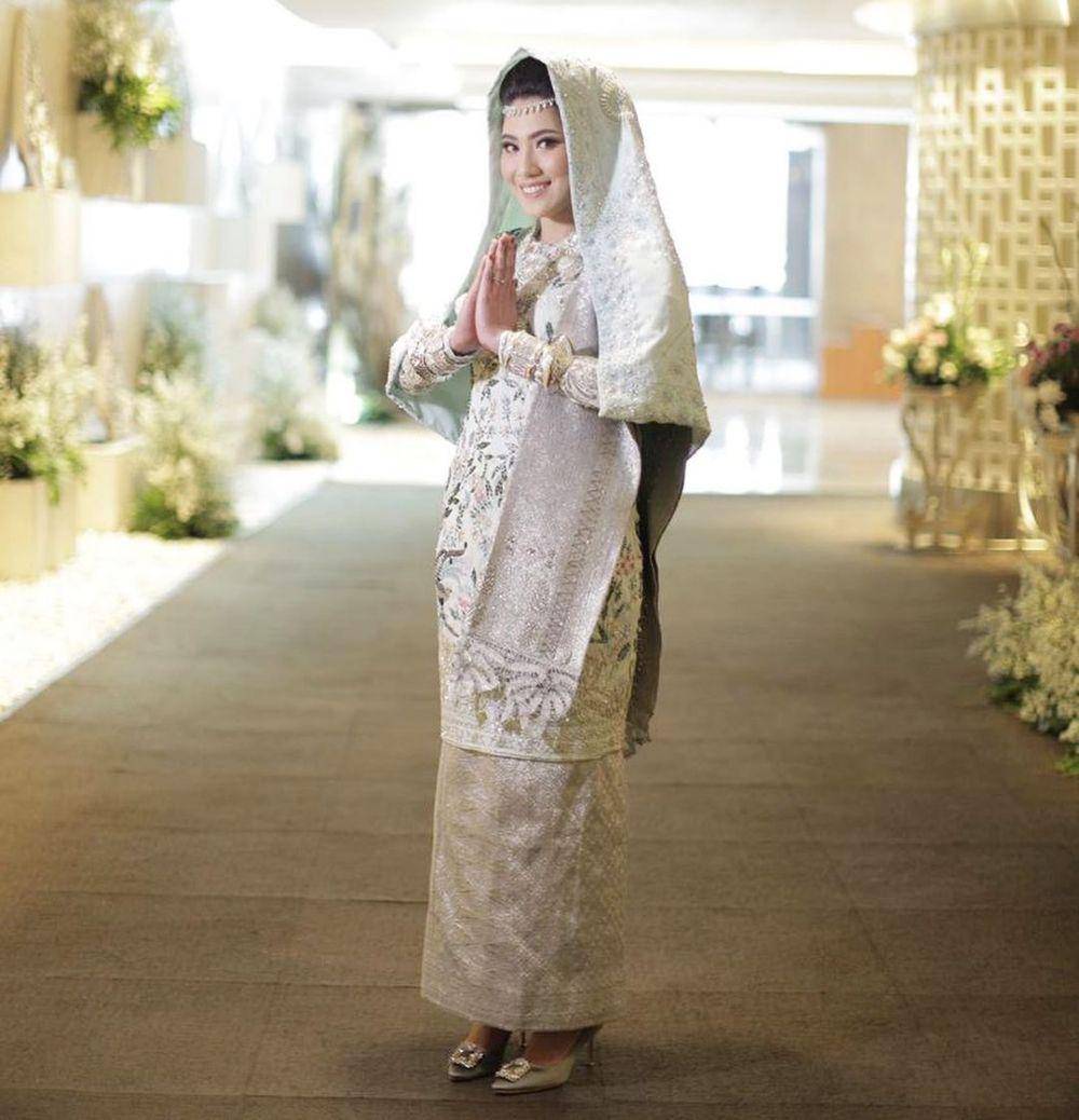 Inspirasi Kebaya Lamaran hingga Resepsi Rancangan Surya Abduh (instagram.com/suryaabduh)