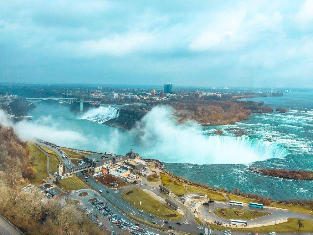 Air Terjun Niagara (unsplash.com/Dalma Dioszegi)