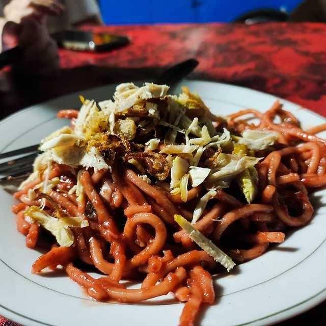 mi goreng merah (instagram.com/meyen_ervinna)