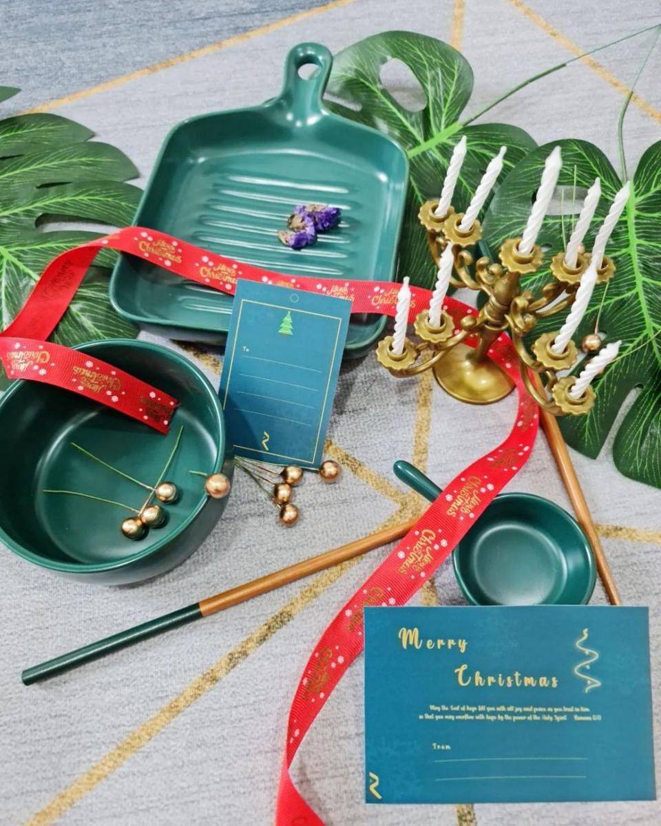 Hampers Natal dan Tahun Baru (instagram.com/helloribbon.gift)