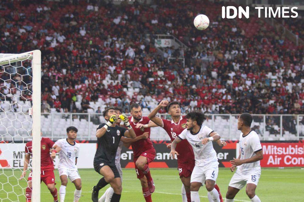 Aksi pemain Timnas Indonesia saat berhadapan dengan Kamboja dalam laga Grup A Piala AFF 2022, Jumat (23/12/2022). (IDN Times/Tata Firza)