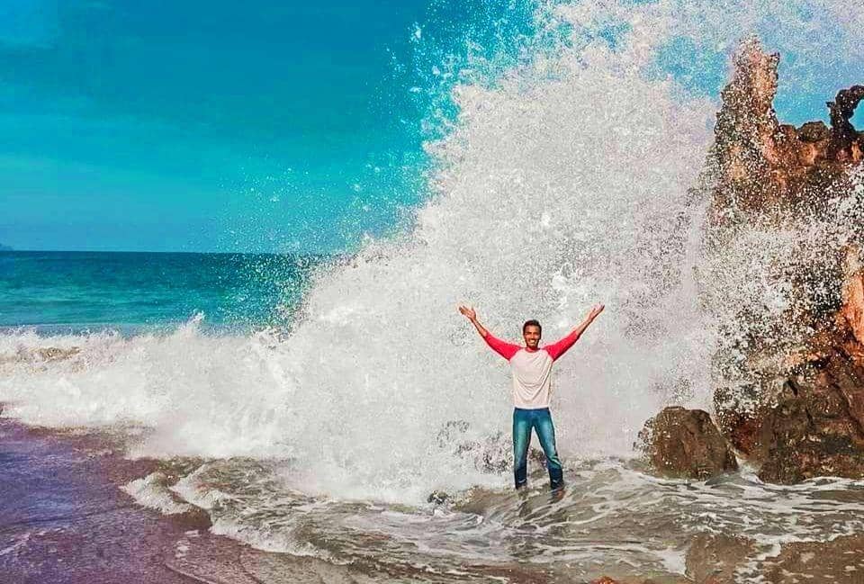 Pesona Pantai Toro Jampa Bima, Punya Deburan Ombak yang Menantang