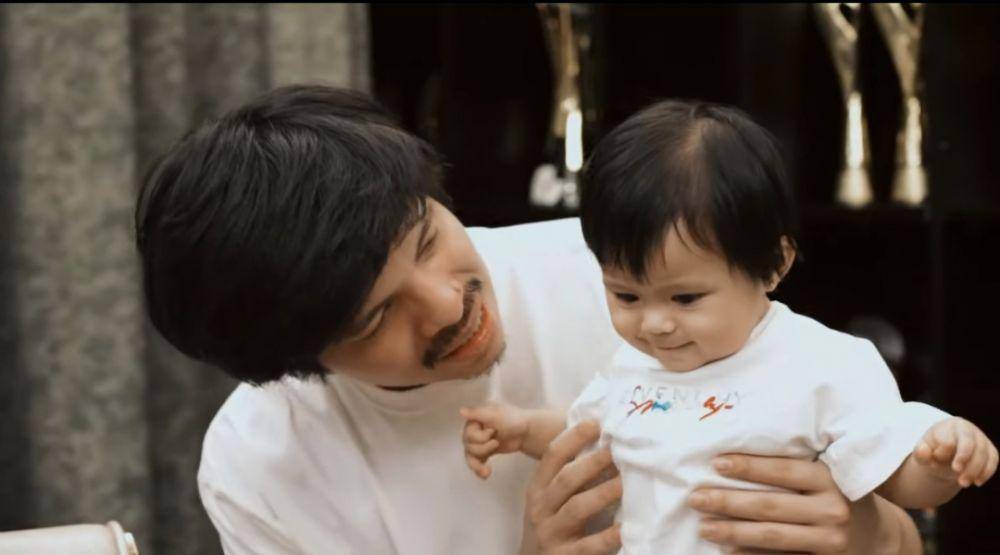 Atta dan Ameena kasih kejutan ke Aurel di Hari Ibu. (youtube.com/AH)