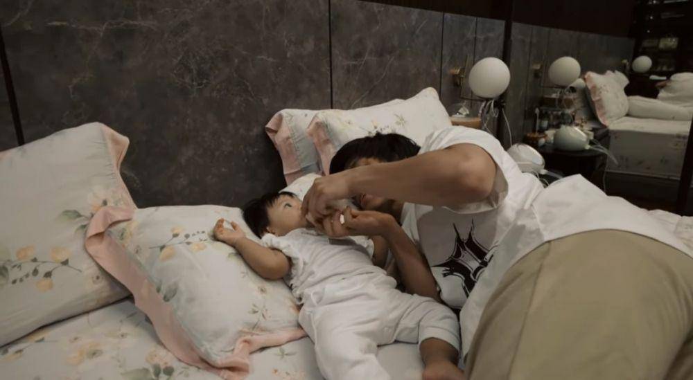 Atta dan Ameena kasih kejutan ke Aurel di Hari Ibu. (youtube.com/AH)