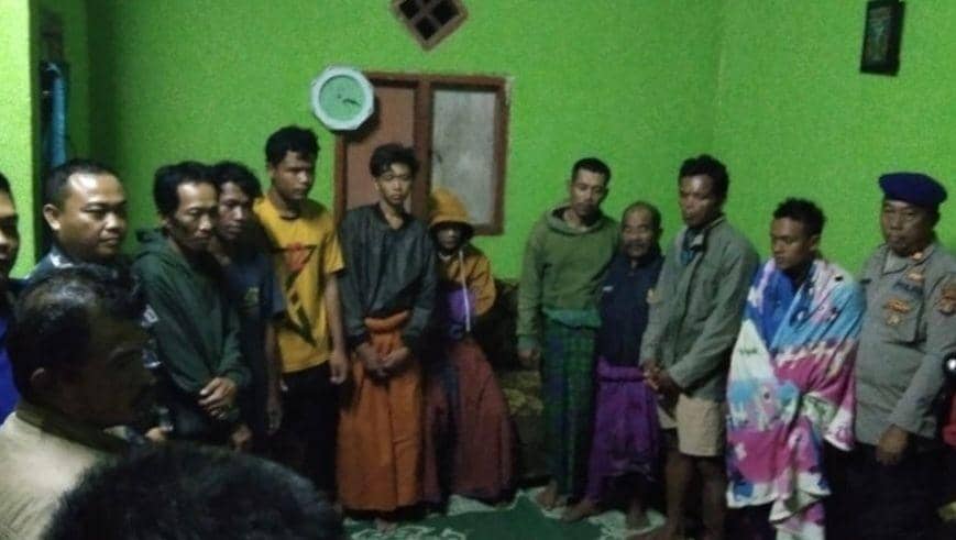 kapal bagan tenggelam bernama KM RHN dinahkodai Yusuf dengan 8 ABK dinyatakan selamat. (Dok. Polres Tanggamus).