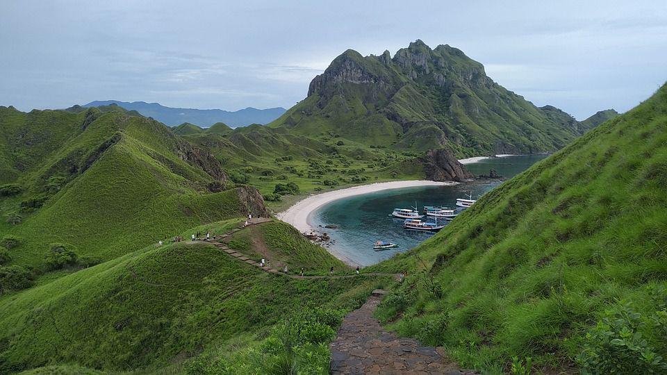 10 Rekomendasi Wisata Alam di Indonesia untuk Liburan 2023