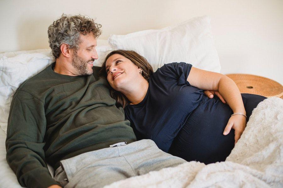 5 Reaksi Janin Saat Ibu Berhubungan Badan, Jangan Khawatir!