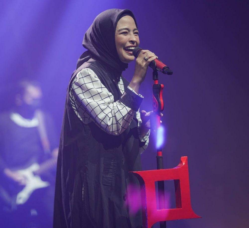 aksi panggung Tantri Syalindri (instagram.com/tantrisyalindri)