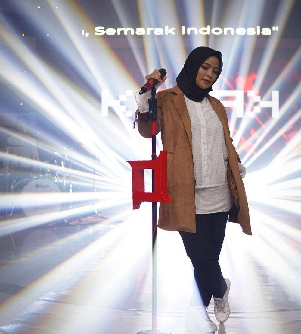 aksi panggung Tantri Syalindri (instagram.com/tantrisyalindri)