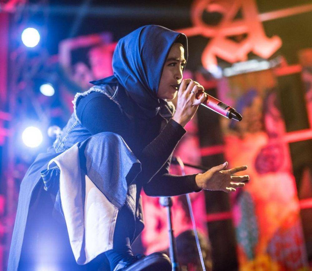 aksi panggung Tantri Syalindri (instagram.com/tantrisyalindri)