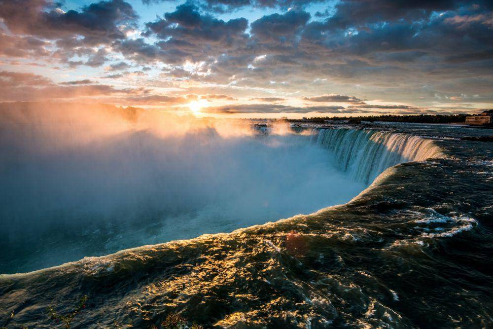 Air Terjun Niagara (unsplash.com/Sergey Pesterev)
