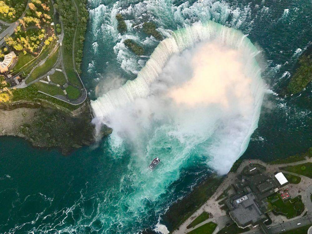 Air Terjun Niagara (unsplash.com/Vishwesh Jirgale)