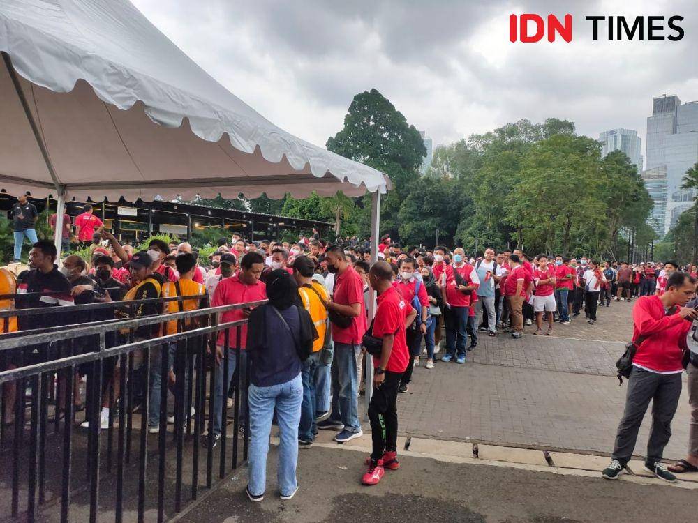 Suasana GBK jelang laga Timnas Indonesia vs Kamboja di Piala AFF 2022. (IDN Times/Tino Satrio)