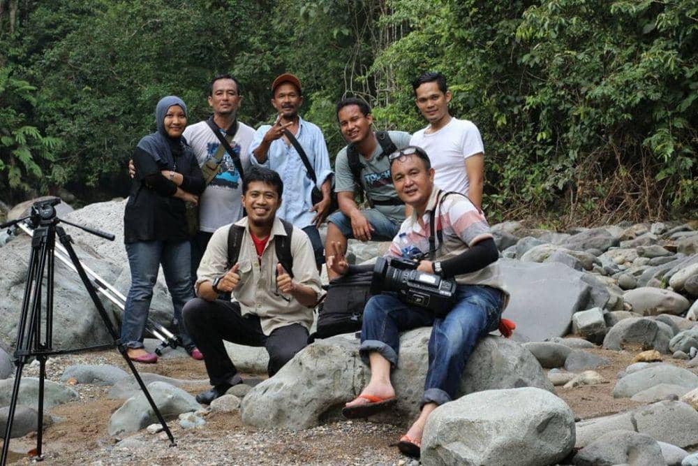 Ritno Kurniawan kedatangan para kru dari salah satu stasiun TV yang ingin meliput keindahan Air Terjun Nyarai. (instagram.com/ritnokurniawan)