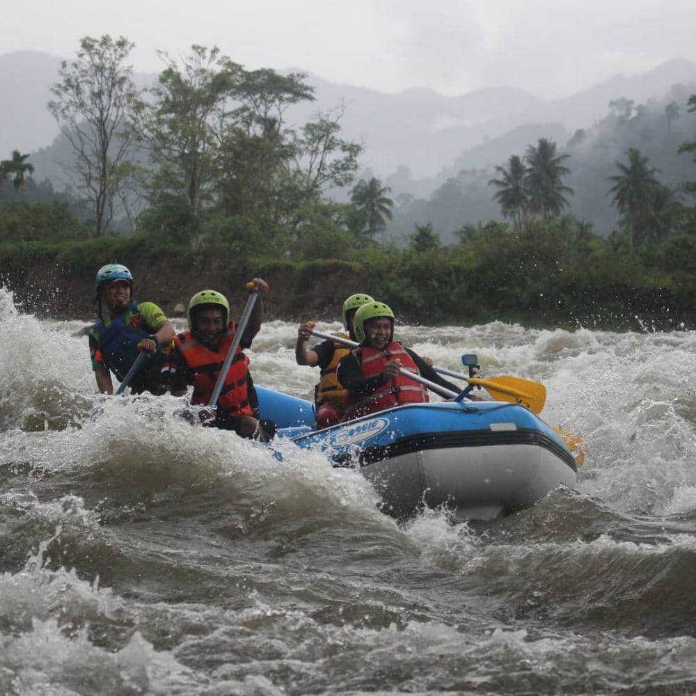 Ritno Kurniawan sedang melakukan olahraga arum jeram. (instagram.com/ritnokurniawan)