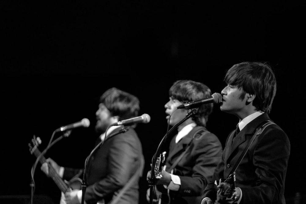 Tahun Baru 2023, Yuk Nikmati The Beatles di de Grote Cafe Bandung