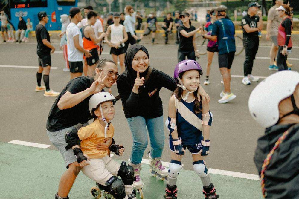 momen Gempi dan Kanaka main sepatu roda (instagram.com/gisel_la)
