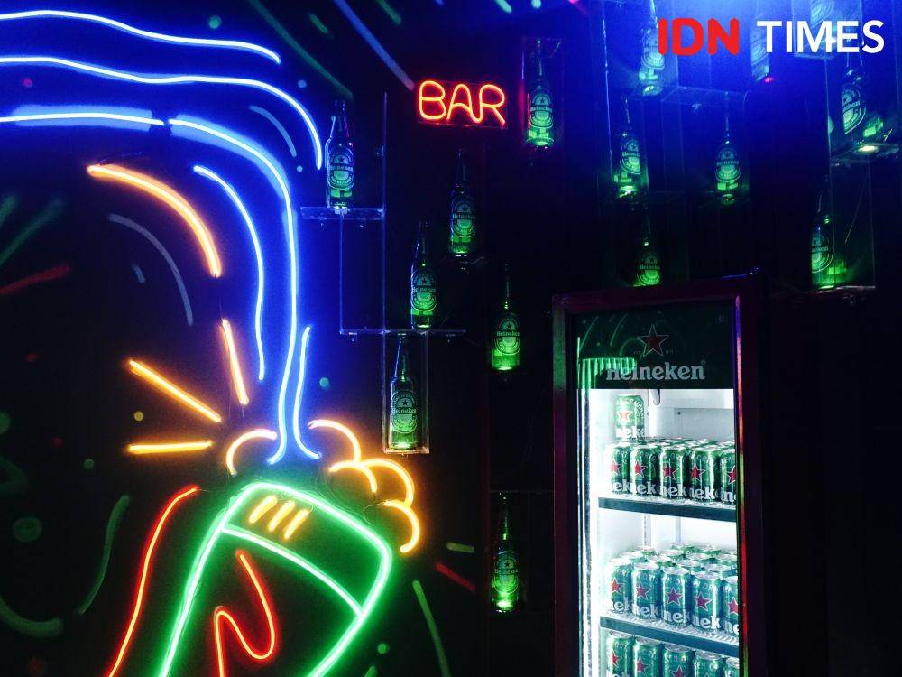 Hidden Bar di event Heineken Christmas Experience yang digelar di Ashta District 8, Jakarta, Rabu (21/12). (IDN Times/Ridho Fauzan)