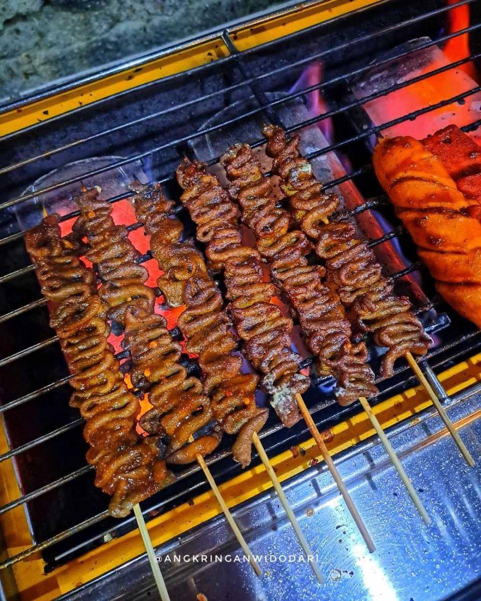 sate usus (instagram.com/angkringanwidodari_)