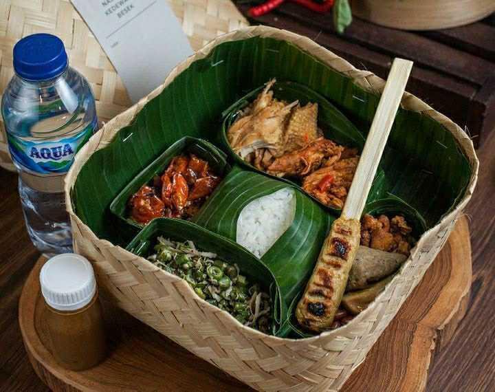 5 Tempat Makan Nasi Campur di Denpasar, Cicipi Kelezatannya!