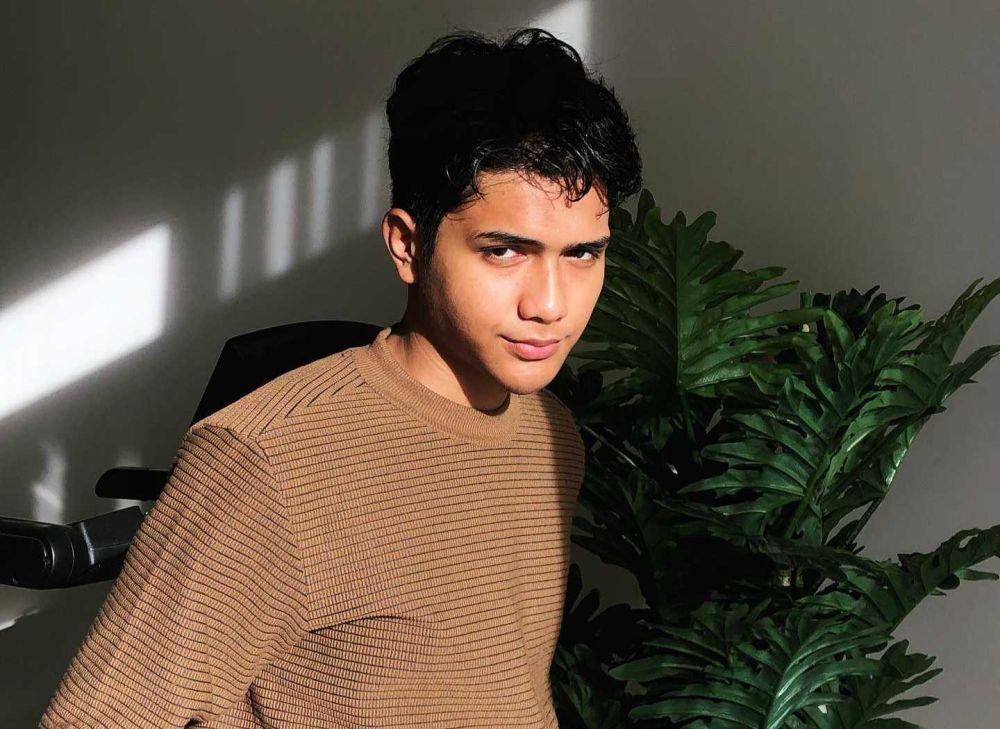 10 Potret OOTD Kece ala Husain Basyaiban, Pendakwah Populer di TikTok!