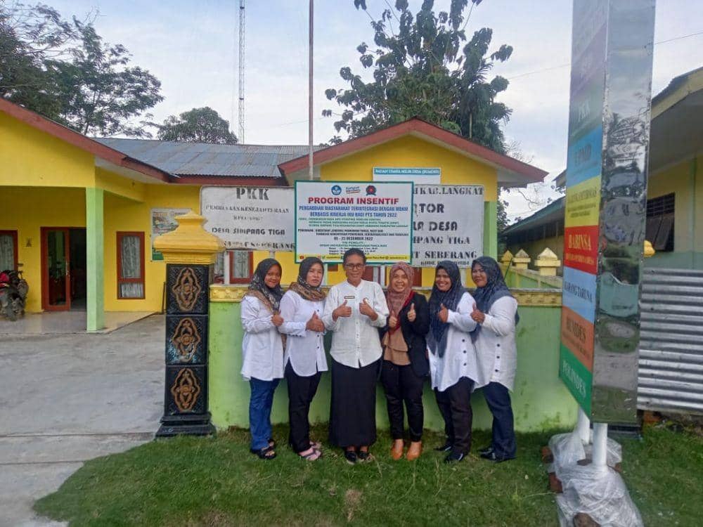 Upaya memutus mata rantai stunting, tiga dosen Universitas Pembangunan Panca Budi mengedukasi para ibu dan remaja di Desa Simpang Tiga Sawit Seberang, Kabupaten Langkat