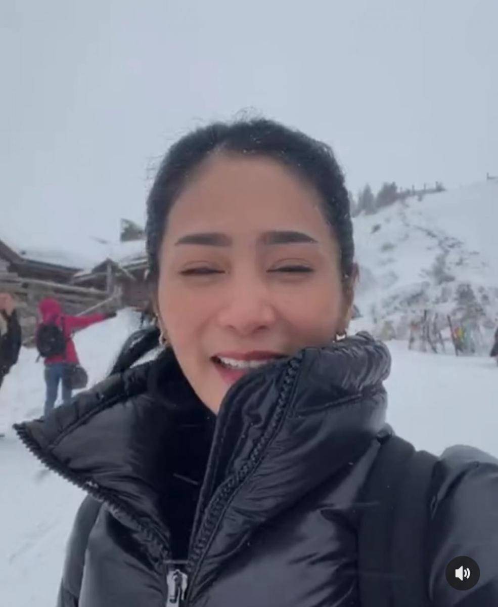 Bunga Zainal di Swiss (instagram.com/bungazainal05)